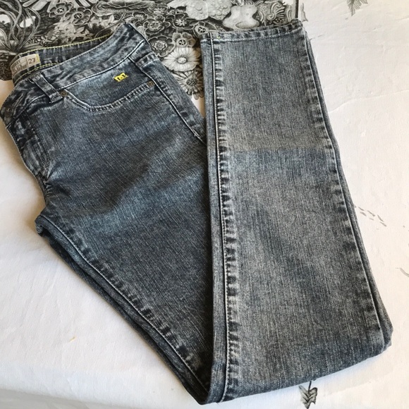 DC Jeans - Picture 2 of 5